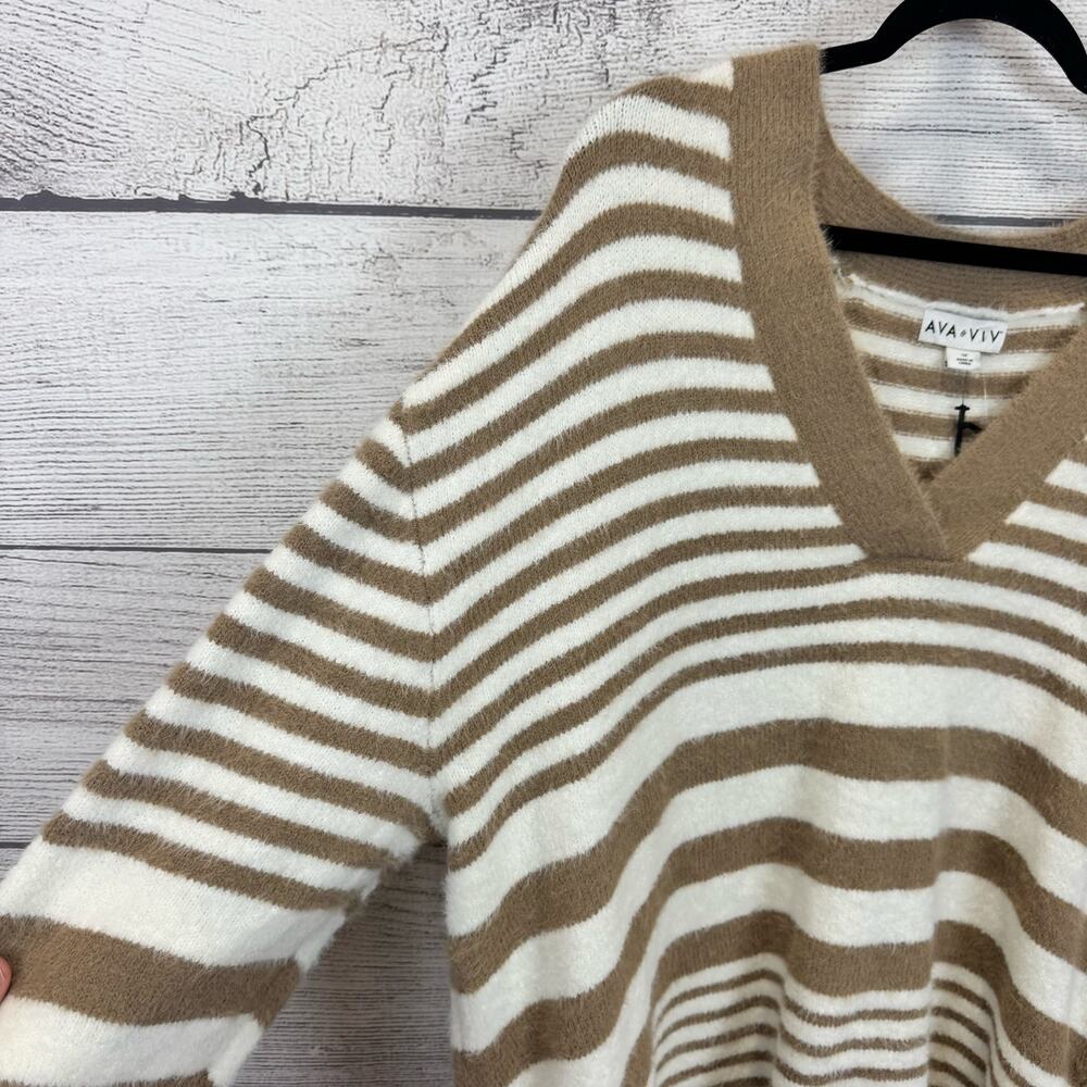 Ava & Viv Plus Size Cream & Tan Striped V-Neck Oversized Sweater Size 1X - Picture 2 of 9